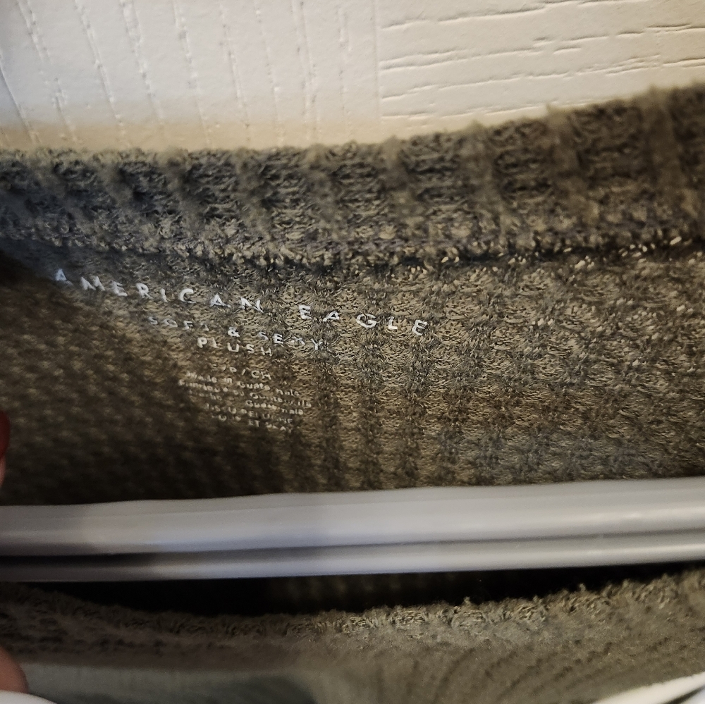 American Eagle waffle sweater. Grey Size Lg